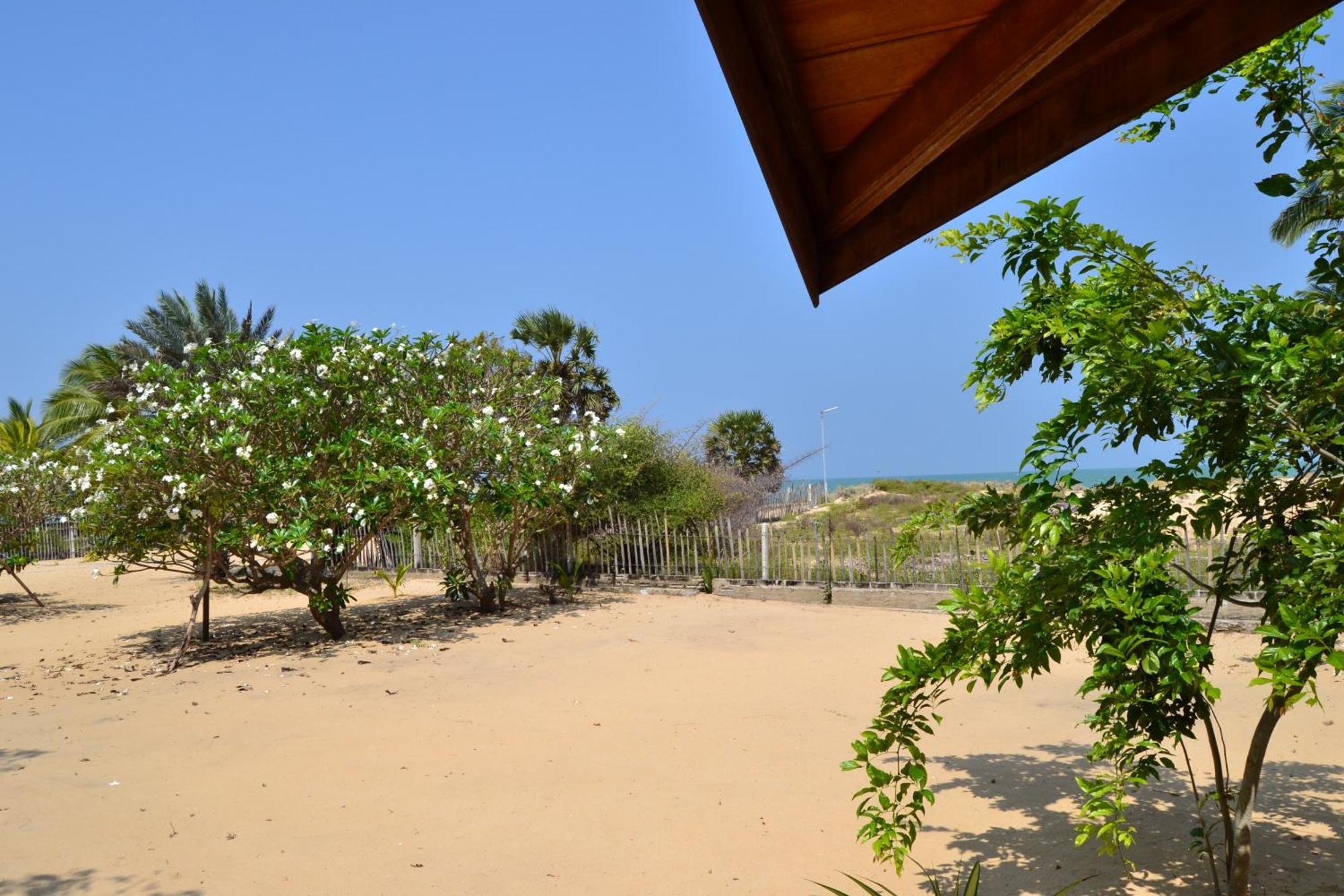 Nirukthie Beach Resort & Restaurant Kalpitiya Exterior foto